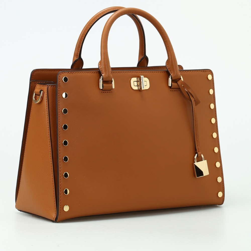 - De Luxe Handbag